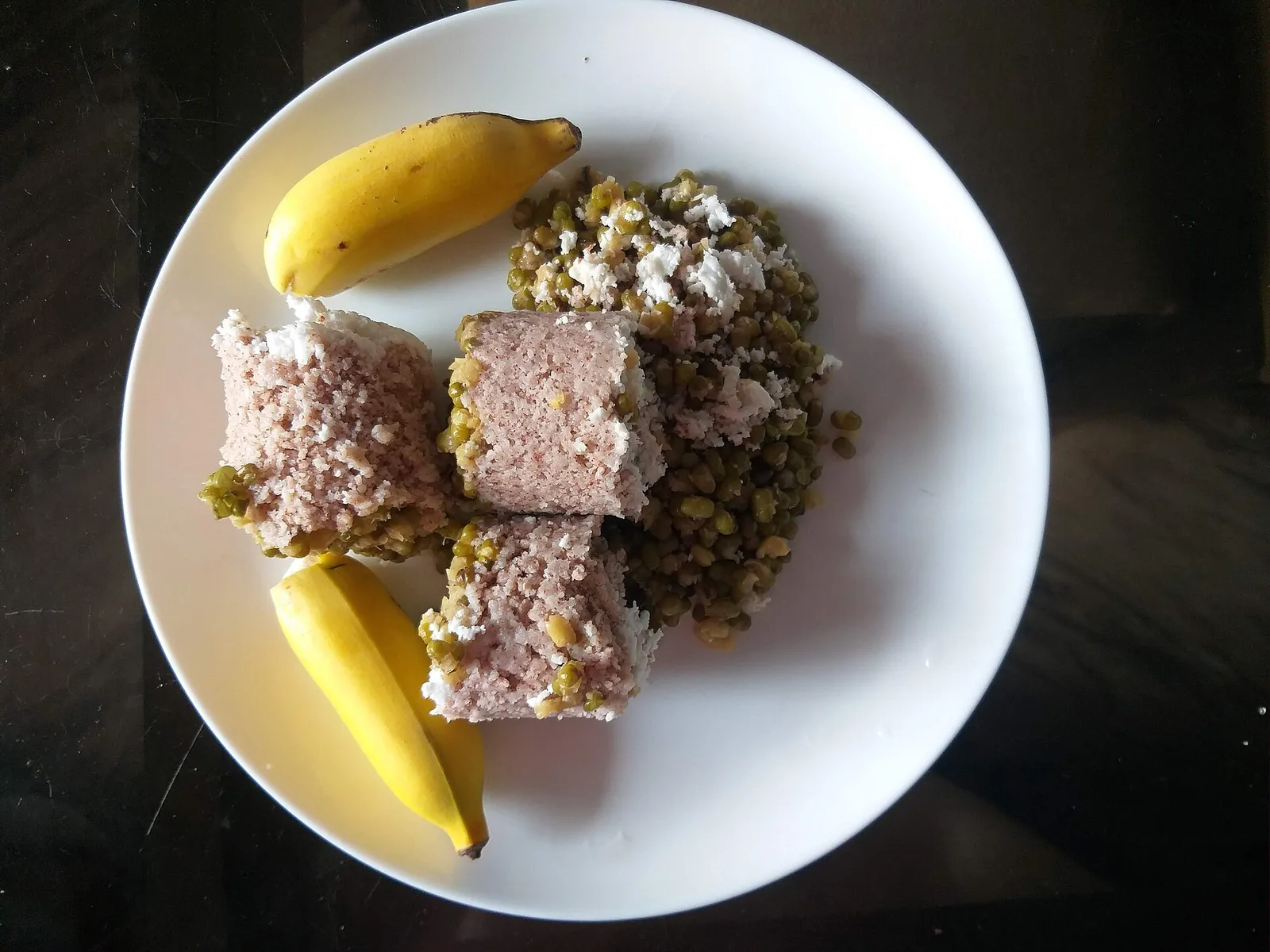Puttu with green gram and two small ripe bananas, a Kanyakumari and Kerala breakfast