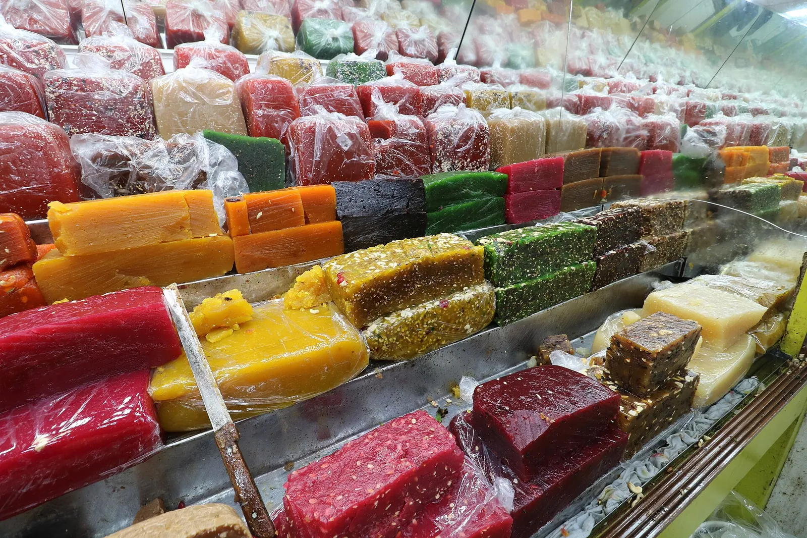 Halwa on sale at Mittai Theruvu (S. M. Street) in Kozhikode, Kerala